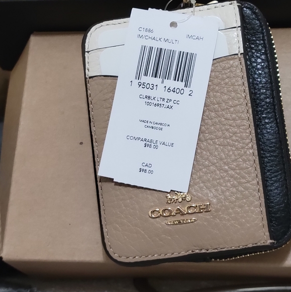 Coach Zip Card Case In Colorblock - Picture 6 of 10